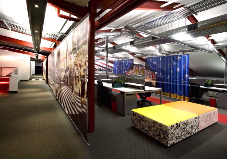 Graphic Screens, Crash Mats And Workstations (1) - erbas
